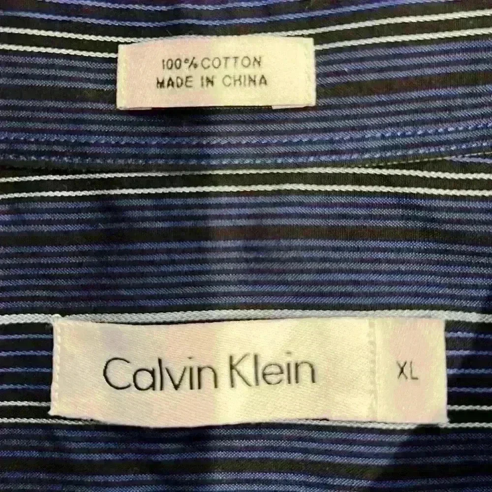 Calvin Klein long sleeve dress shirt. Size XL - Picture 3 of 5